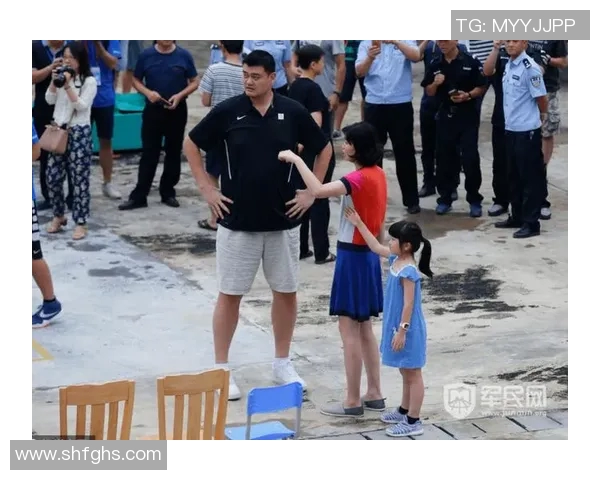 姚明化身古装美女展现优雅风姿引发网友热议与赞叹