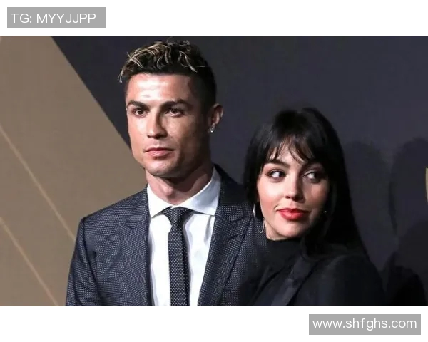 郑州足球明星的妻子是谁揭秘她的背景与生活故事 郑州足球明星的妻子是谁揭秘她的背景与生活故事