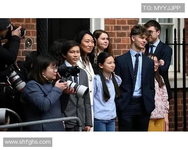 外国足球明星与中国女明星的跨国情缘与合作故事探秘