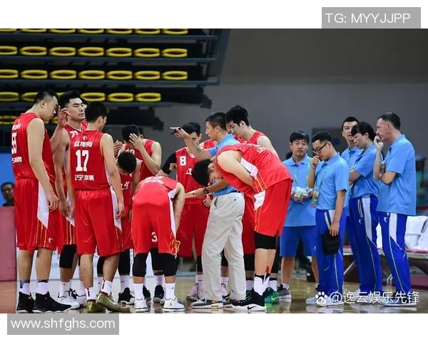 篮球明星合体展现无与伦比的默契与激情引发球迷热烈追捧与期待