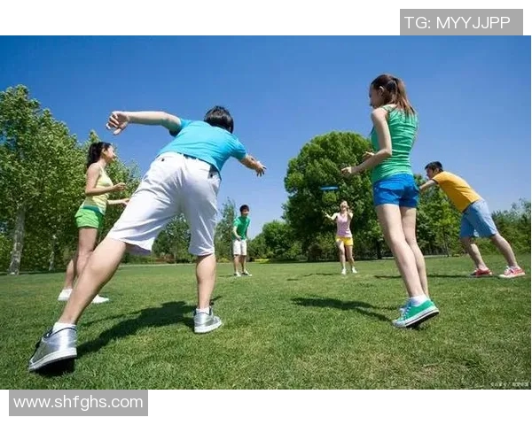 体育锻炼不仅具有健身效果还提升心理健康和社交能力的多重益处